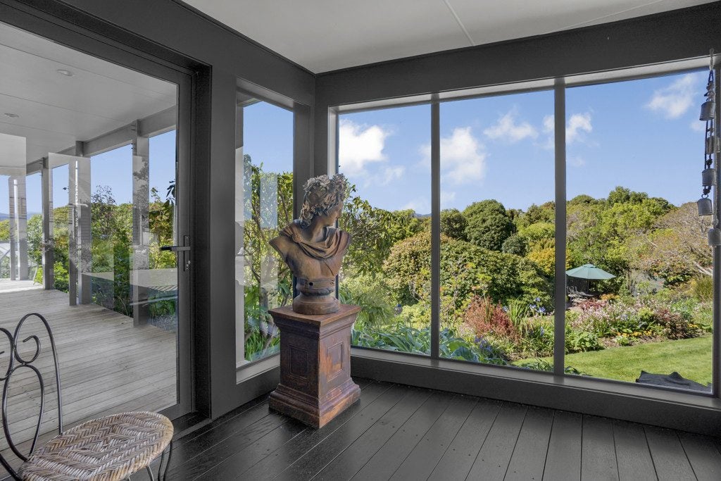 18 Poto Road, Normandale, Lower Hutt - Carousel 22