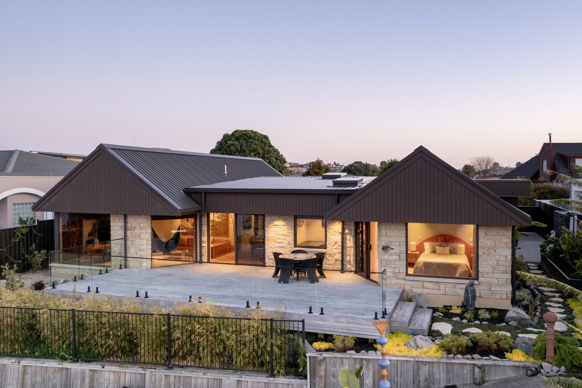 9 Aylesbury Terrace, Otumoetai, Tauranga - Carousel 1