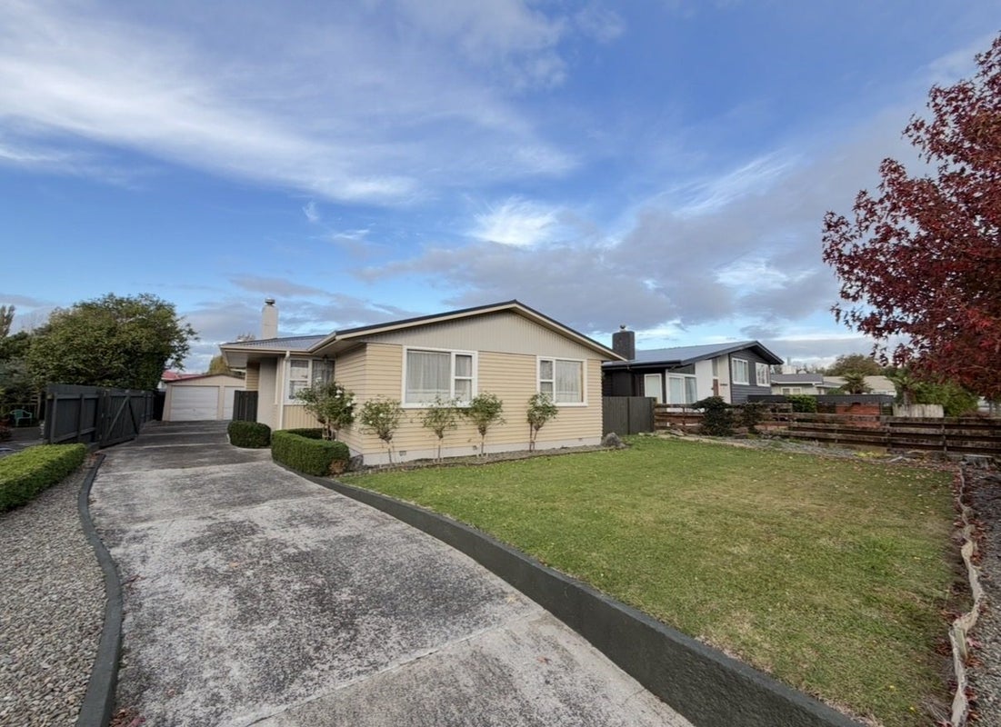 9 Mokau Place, Terrace End, Palmerston North - Carousel 1