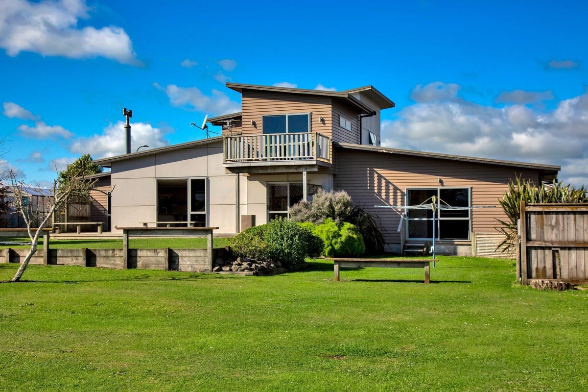 17 Elizabeth Grove, Stratford, Stratford - Carousel 2