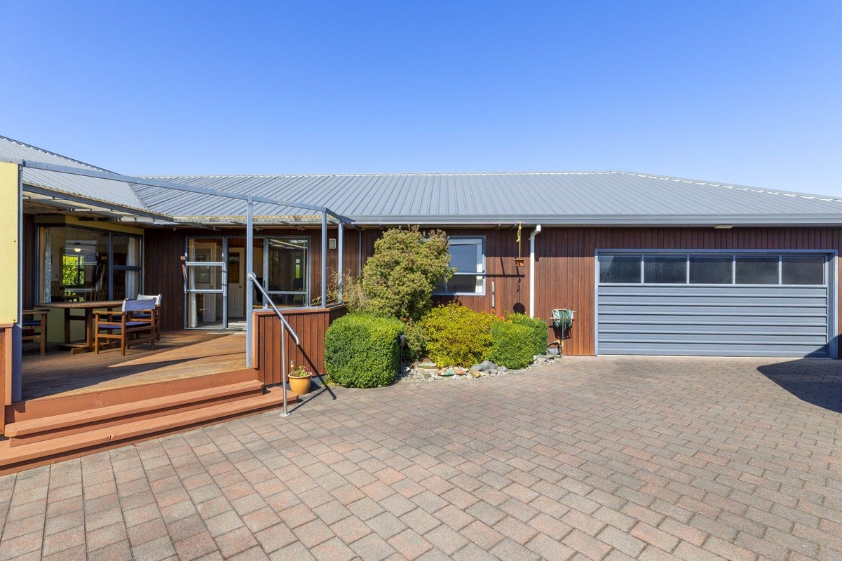 14 Fairview Terrace, Waipahihi, Taupo - Carousel 2