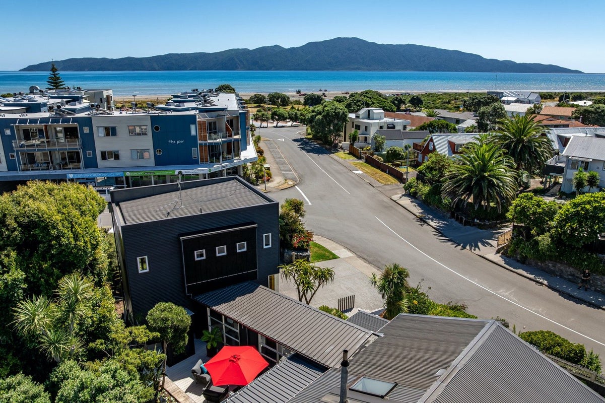 3 Seaview Road, Paraparaumu Beach, Kapiti Coast, Wellington - Carousel 2