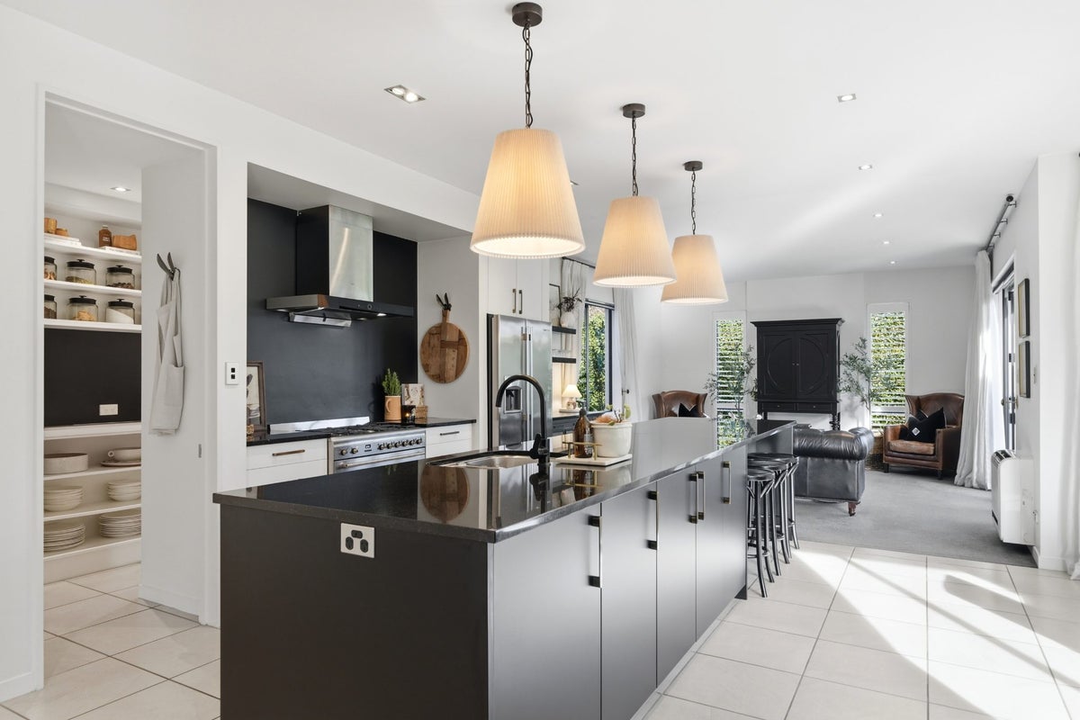 64 Woodhurst Drive, Casebrook, Christchurch - Carousel 2