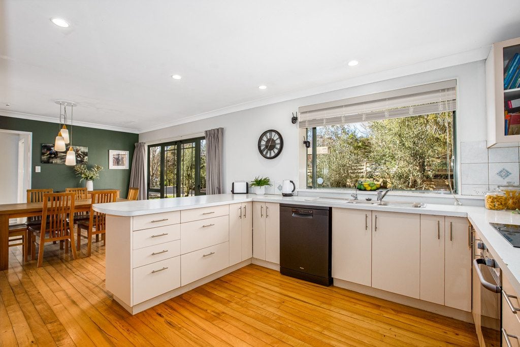 50F Katherine Mansfield Drive, Whitemans Valley, Upper Hutt - Carousel 2