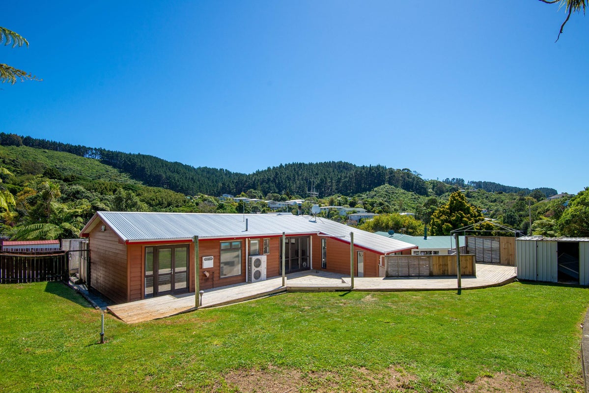 3 Peterhouse Street, Tawa, Wellington - Carousel 1