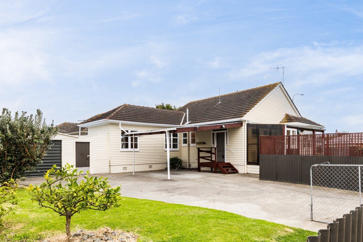 82 Latham Street, Marewa, Napier - Carousel 17