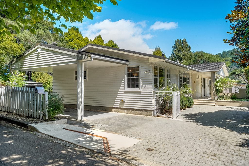 22 Freemans Way, Pinehaven, Upper Hutt - Carousel 2