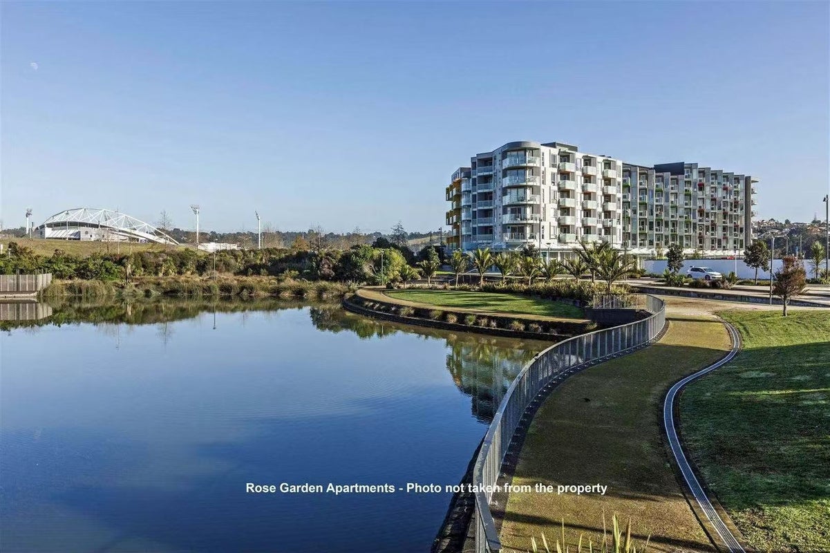 102/1 Rose Garden Lane, Albany, Auckland - Carousel 1