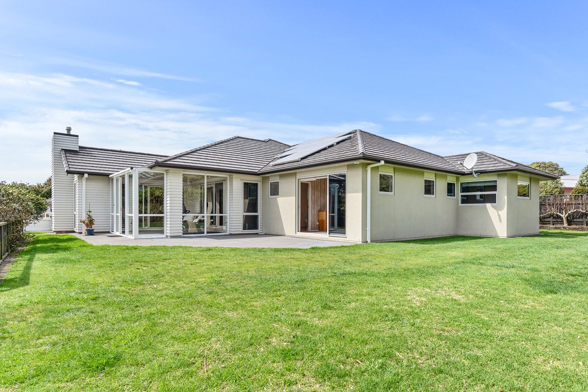 11 Portland Drive, Mangorei, New Plymouth - Carousel 1