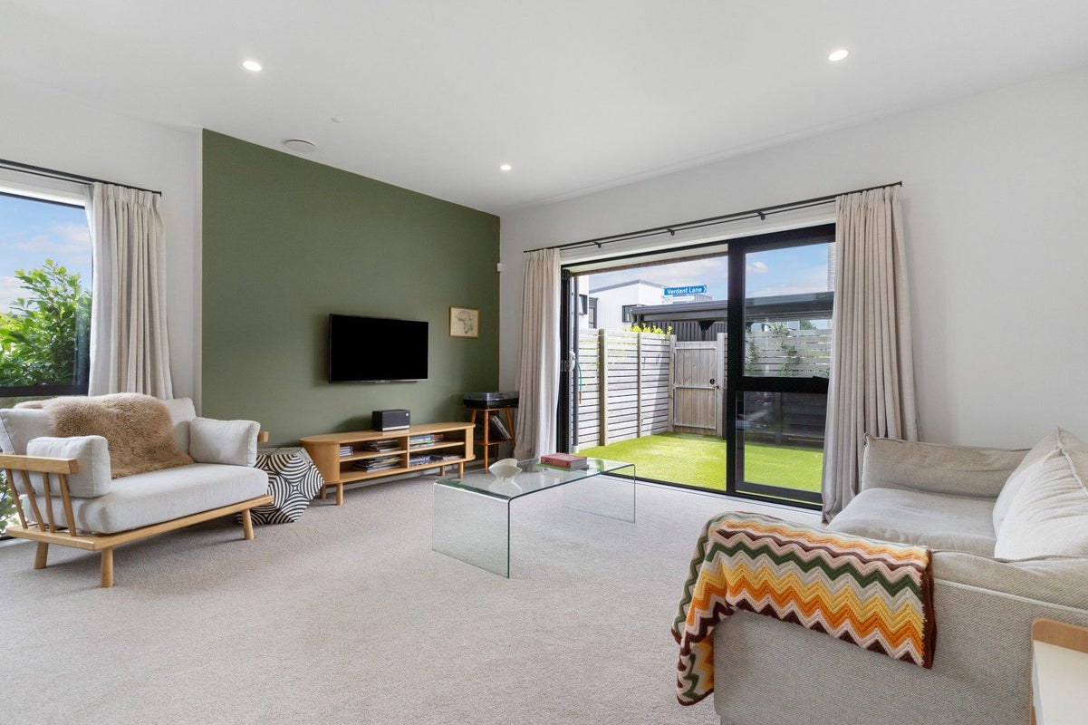 2 Kikorangi Lane, Mount Wellington, Auckland - Carousel 2