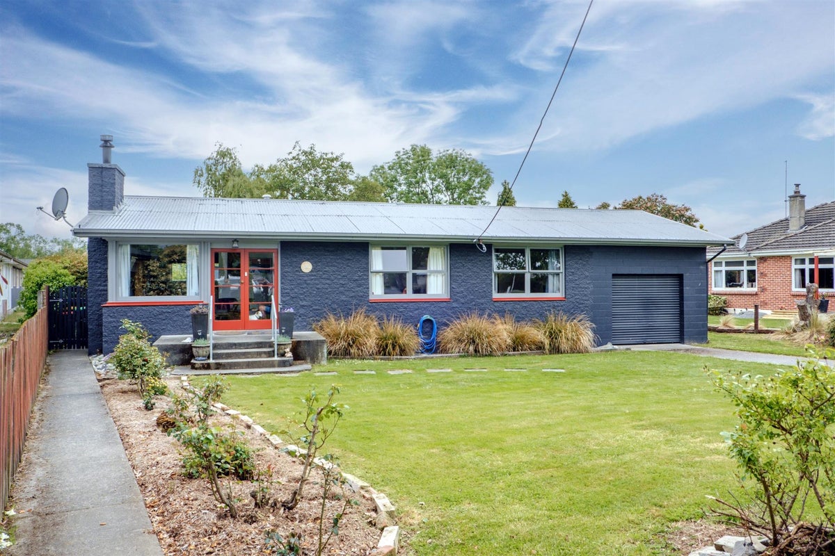 24 Denmark Street, Fairlie - Carousel 1