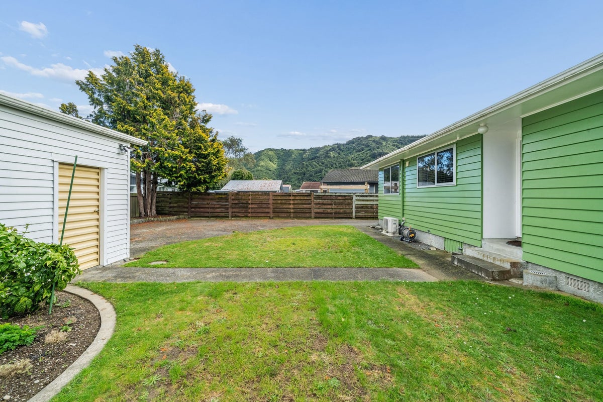 127 California Drive, Totara Park, Upper Hutt - Carousel 21