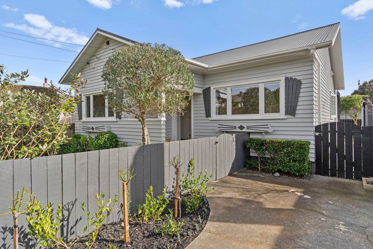 28 Renfrew Avenue, Sandringham, Auckland - Carousel 1