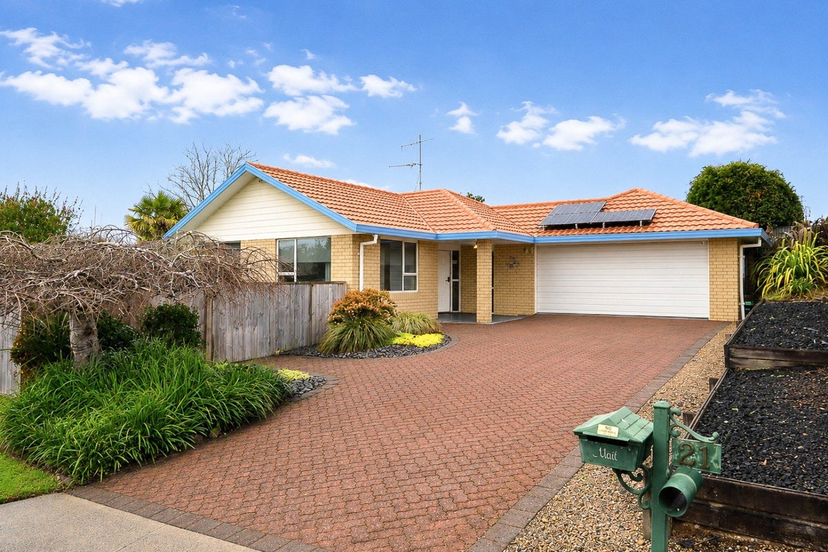 21 Mews Place, Forest Lake, Hamilton - Carousel 1