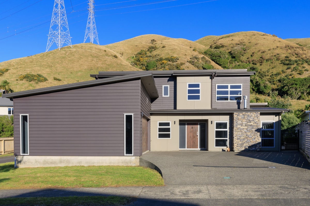 11 Yarnbrook Grove, Churton Park, Wellington - Carousel 1