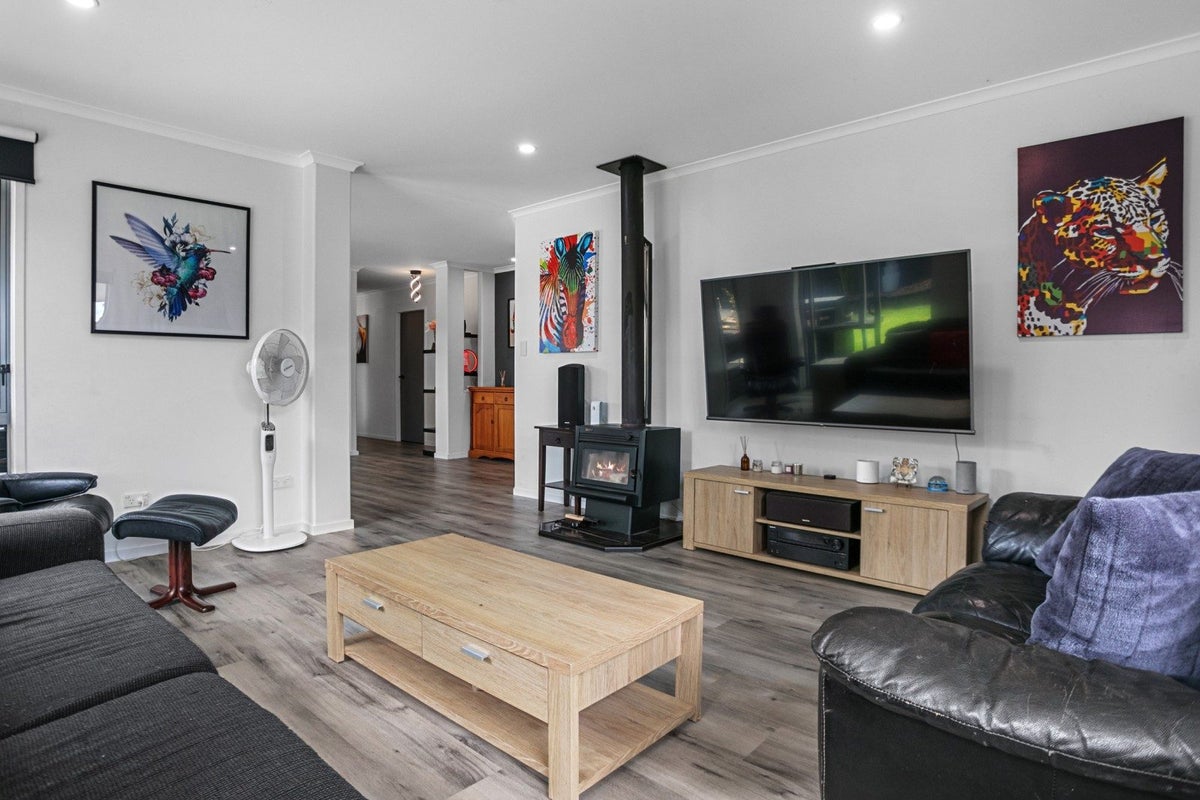 12 Preston Drive, Katikati, Katikati - Carousel 1