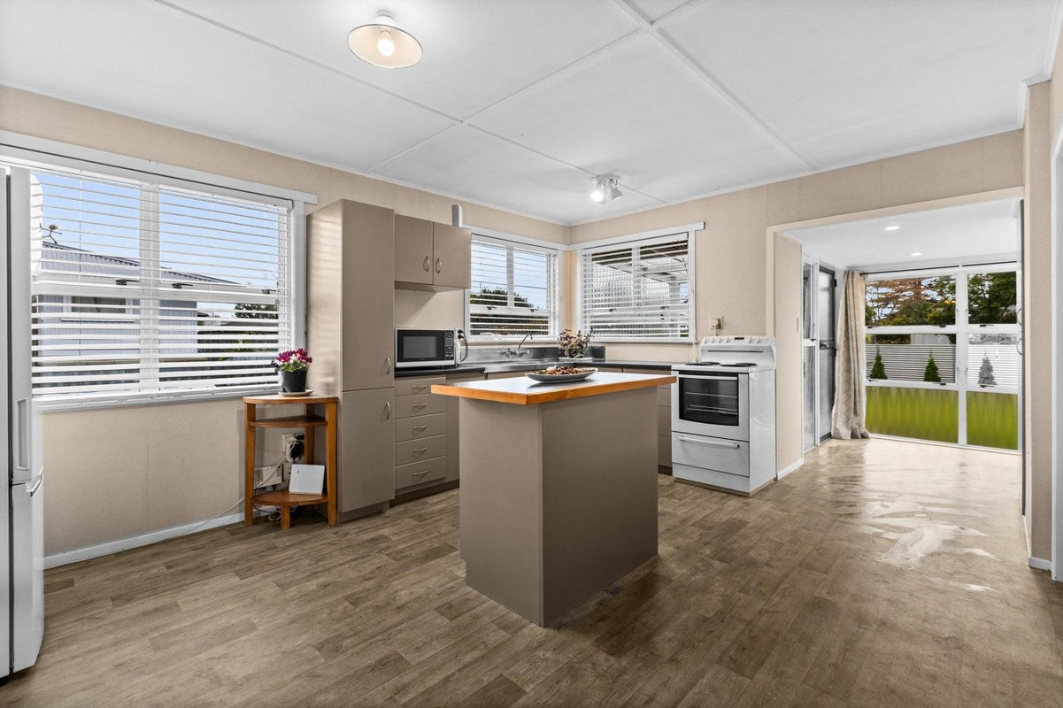 114 Harlech Street, Mayfair, Hastings - Carousel 2