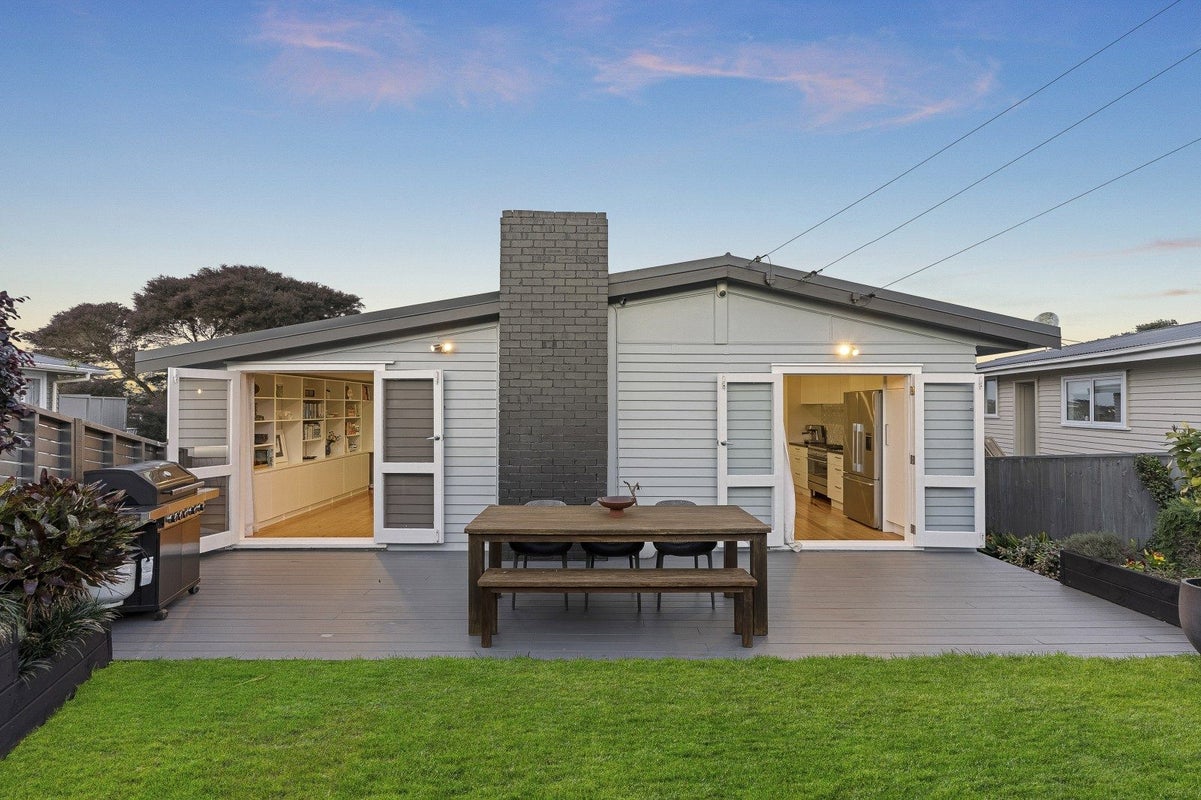 120 Methuen Road, New Windsor, Auckland - Carousel 1