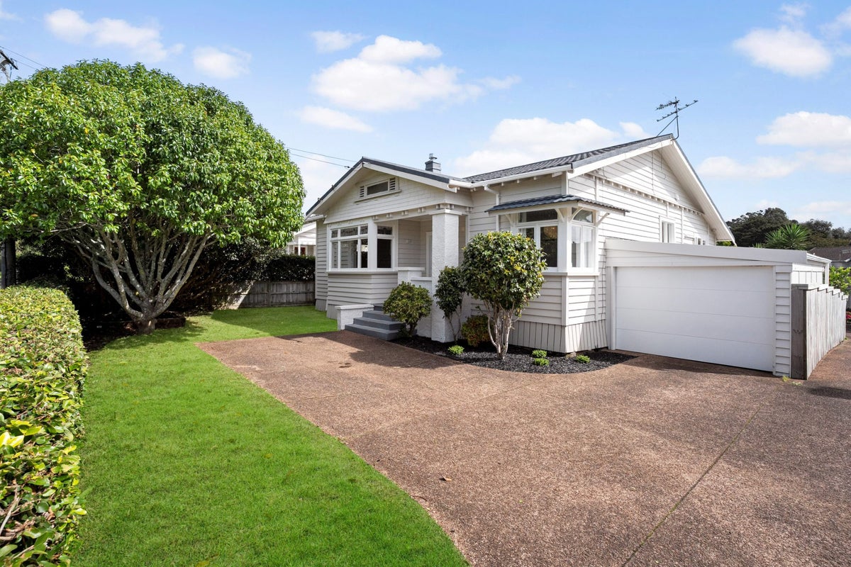 13 Kitenui Avenue, Mount Albert, Auckland  - Carousel 1