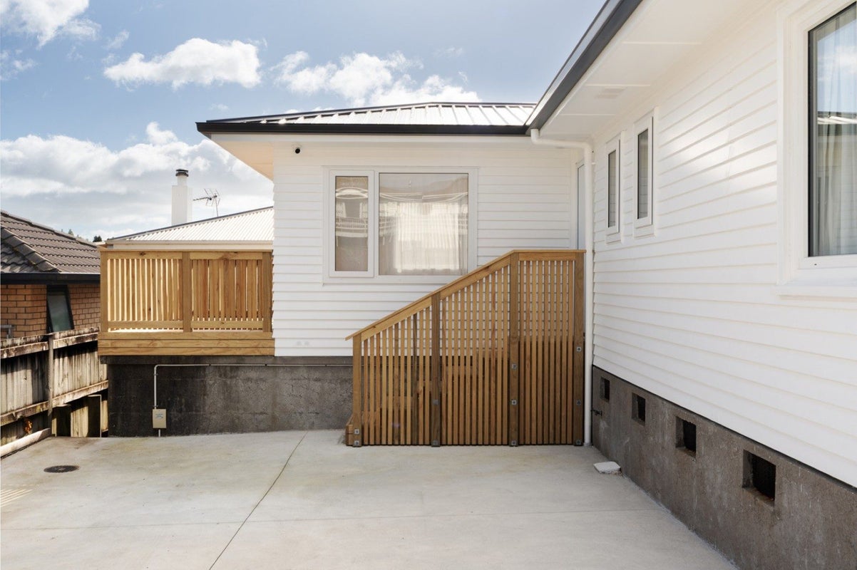 1 Wayne Place, Judea, Tauranga - Carousel 2