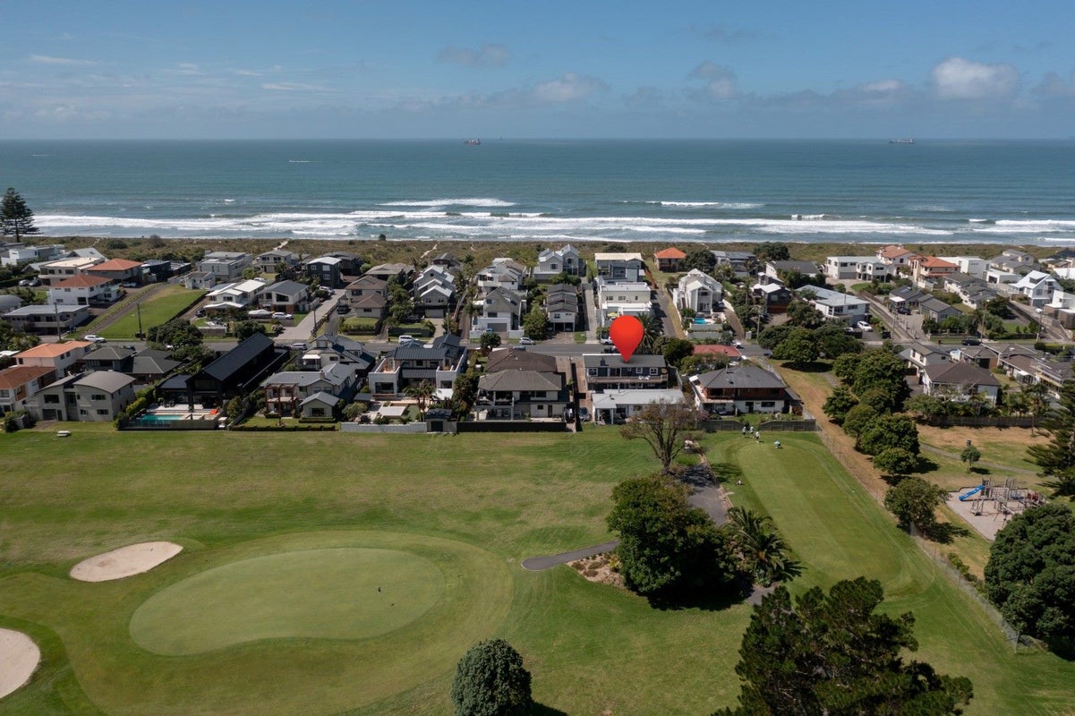224 Oceanbeach Road, Mount Maunganui, Mount Maunganui - Carousel 1
