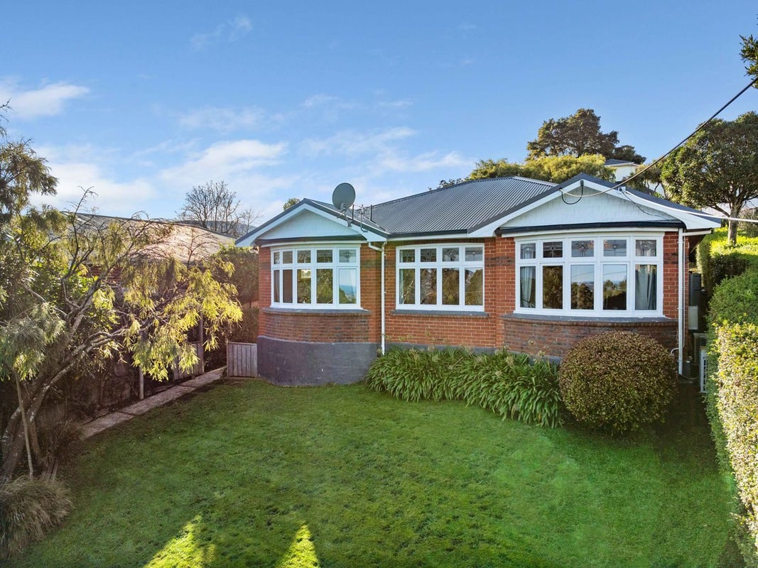 32 Grandview Crescent, Opoho, Dunedin - Carousel 1