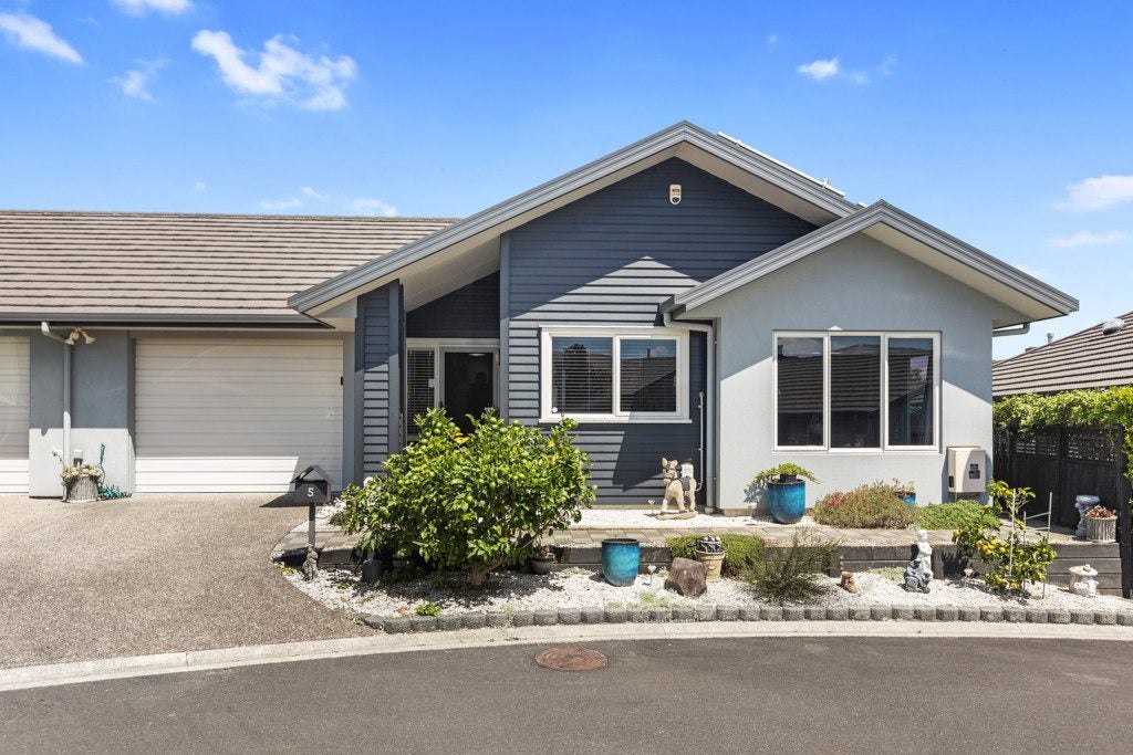 5 Fremont Way, Pyes Pa, Tauranga - Carousel 1