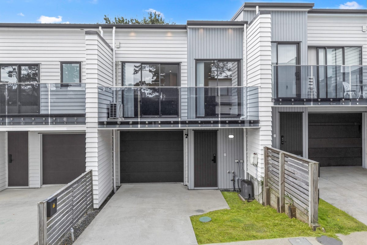 21 Korokio Lane, Henderson, Auckland - Carousel 1