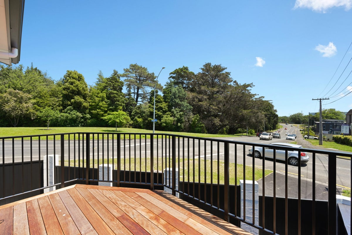 1/6 Ruakiwi Road, Hamilton Lake, Hamilton, Waikato - Carousel 15