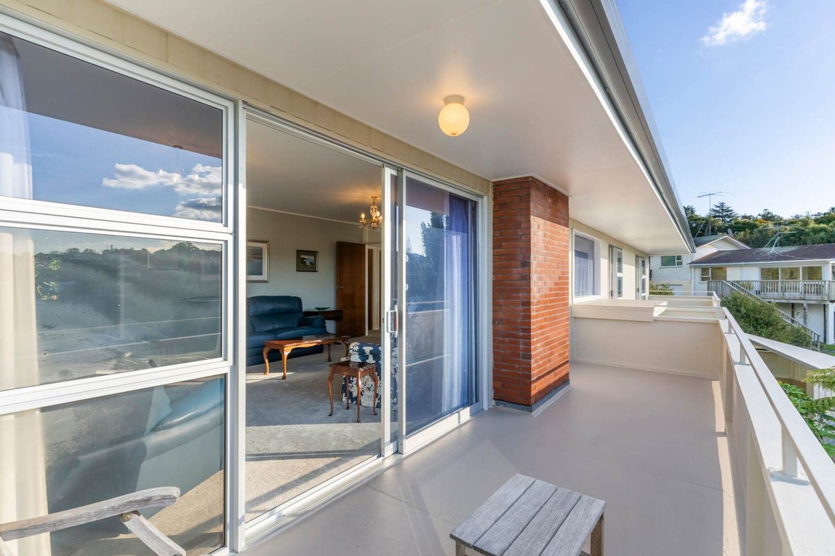 56 Mayfair Crescent, Mairangi Bay, Auckland - Carousel 2