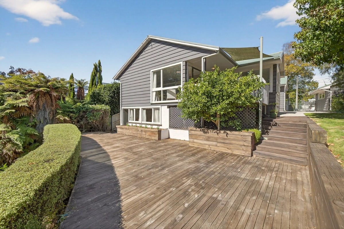 19 Athol Terrace, Upper Riccarton, Christchurch - Carousel 1