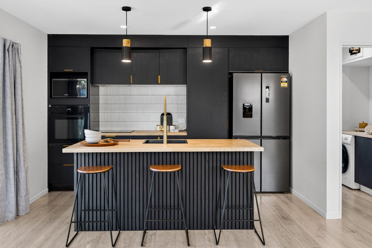 4 Blossomdale Place, Bishopdale, Christchurch - Carousel 2