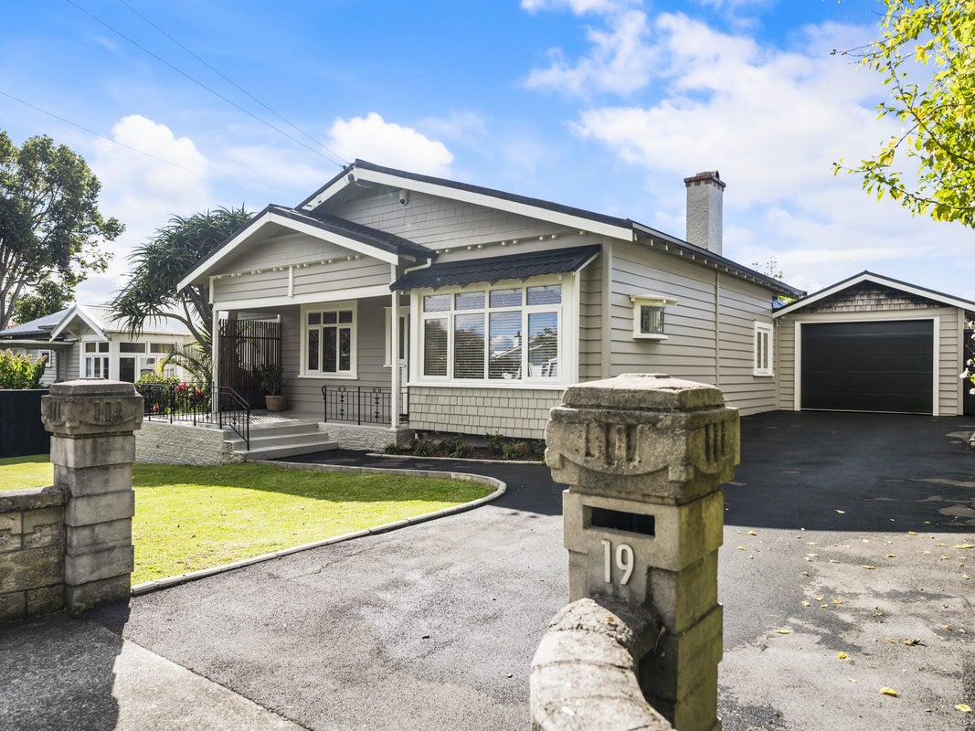19 Rossgrove Terrace, Mount Albert, Auckland - Carousel 35