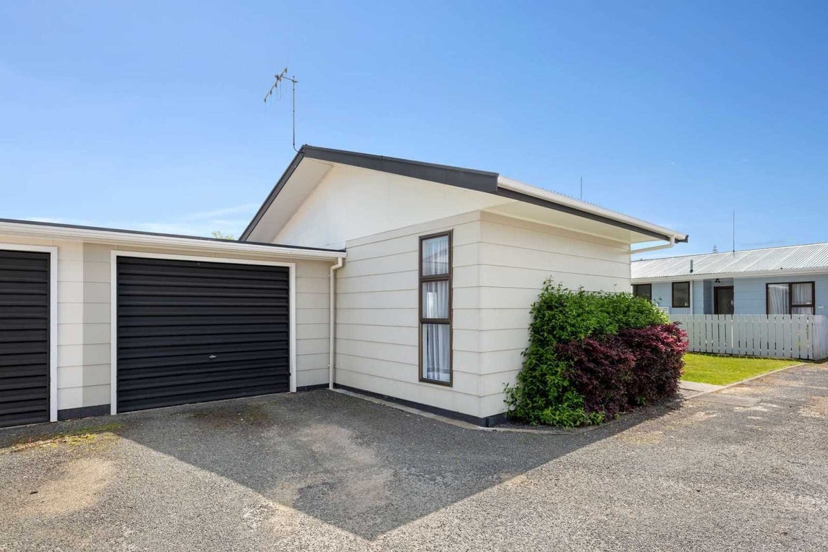 2D Roberts Avenue, Aramoho, Whanganui - Carousel 2