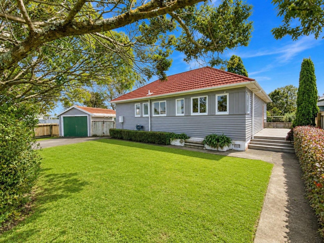 6 Clovelly Street, Brooklands, New Plymouth - Carousel 1