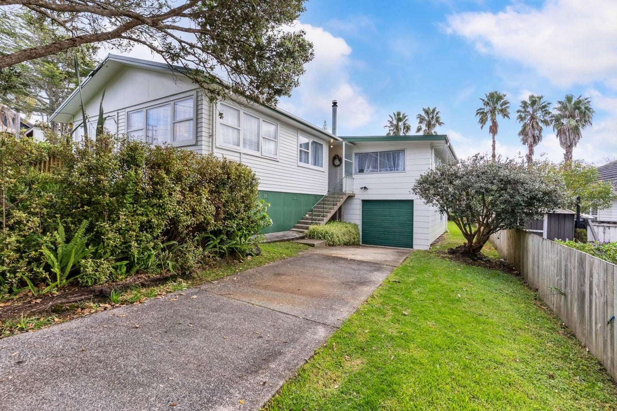 56 Totara Road, Te Atatu Peninsula, Auckland - Carousel 1