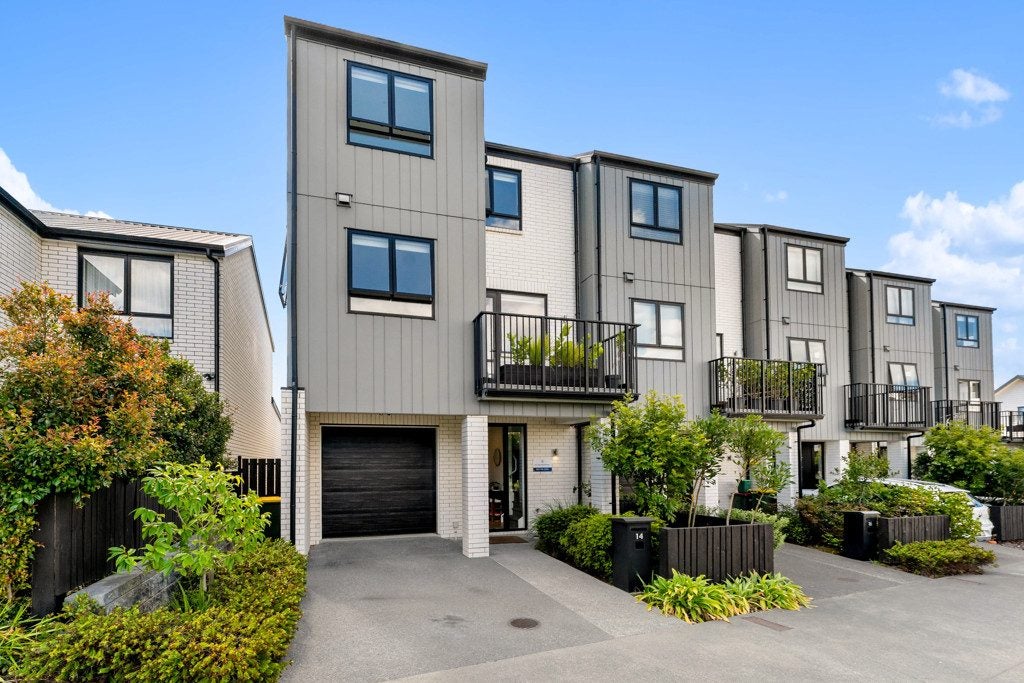 14 Aveline Place, Glen Innes, Auckland - Carousel 1