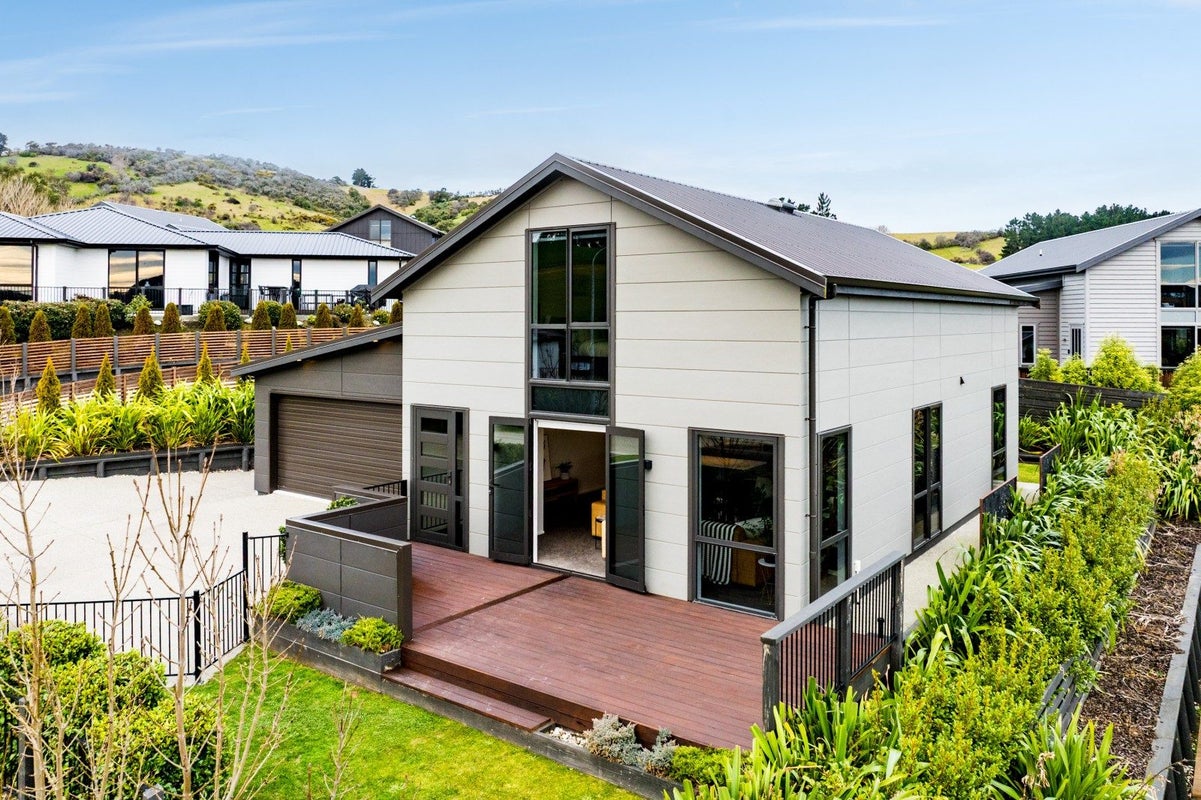 14 Trudi Place, Green Island, Dunedin - Carousel 1