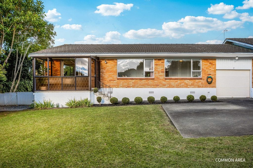 2/14 Rowan Terrace, Te Atatu South, Auckland - Carousel 1