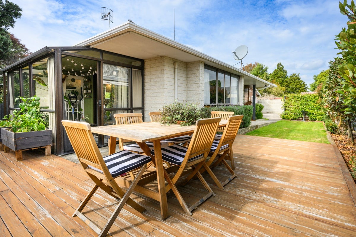 83 Shamrock Street, Takaro, Palmerston North - Carousel 21