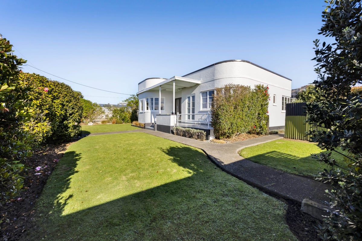 32 Leicester Street, Patea - Carousel 2