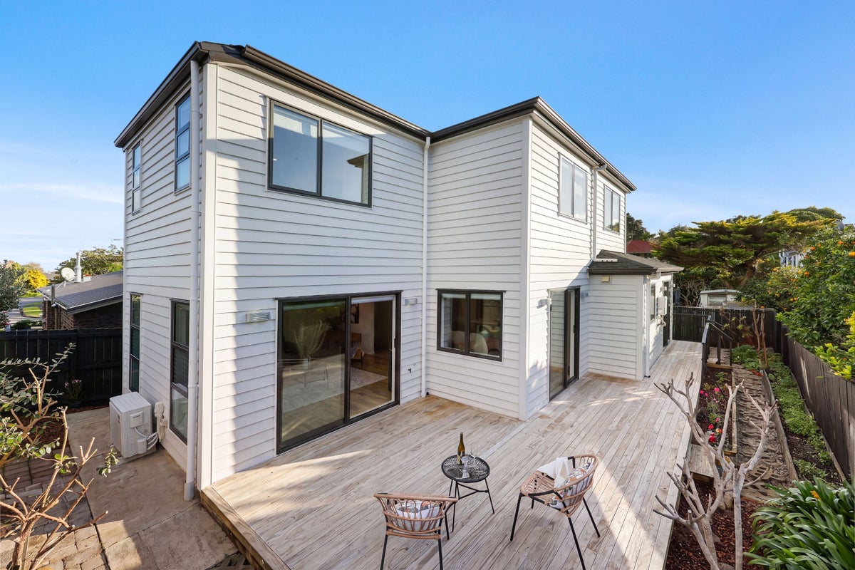 33A Jillteresa Crescent, Half Moon Bay, Manukau City, Auckland - Carousel 2