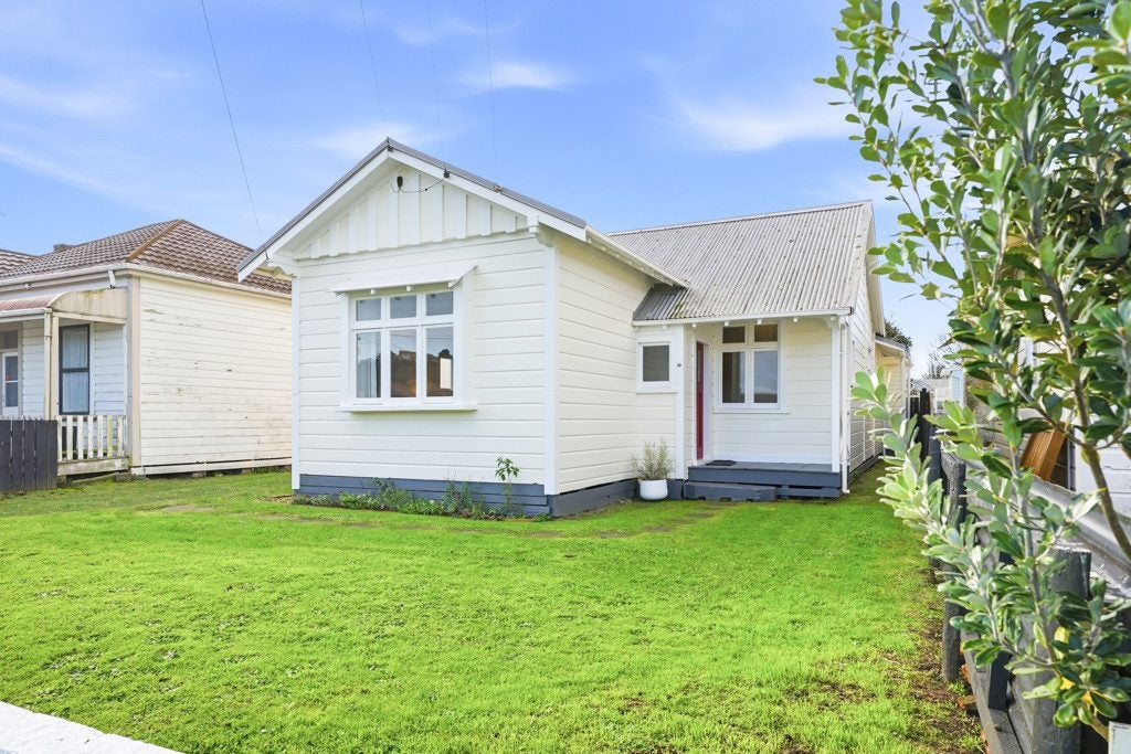 38 Alexander Street, Whanganui, Whanganui - Carousel 1