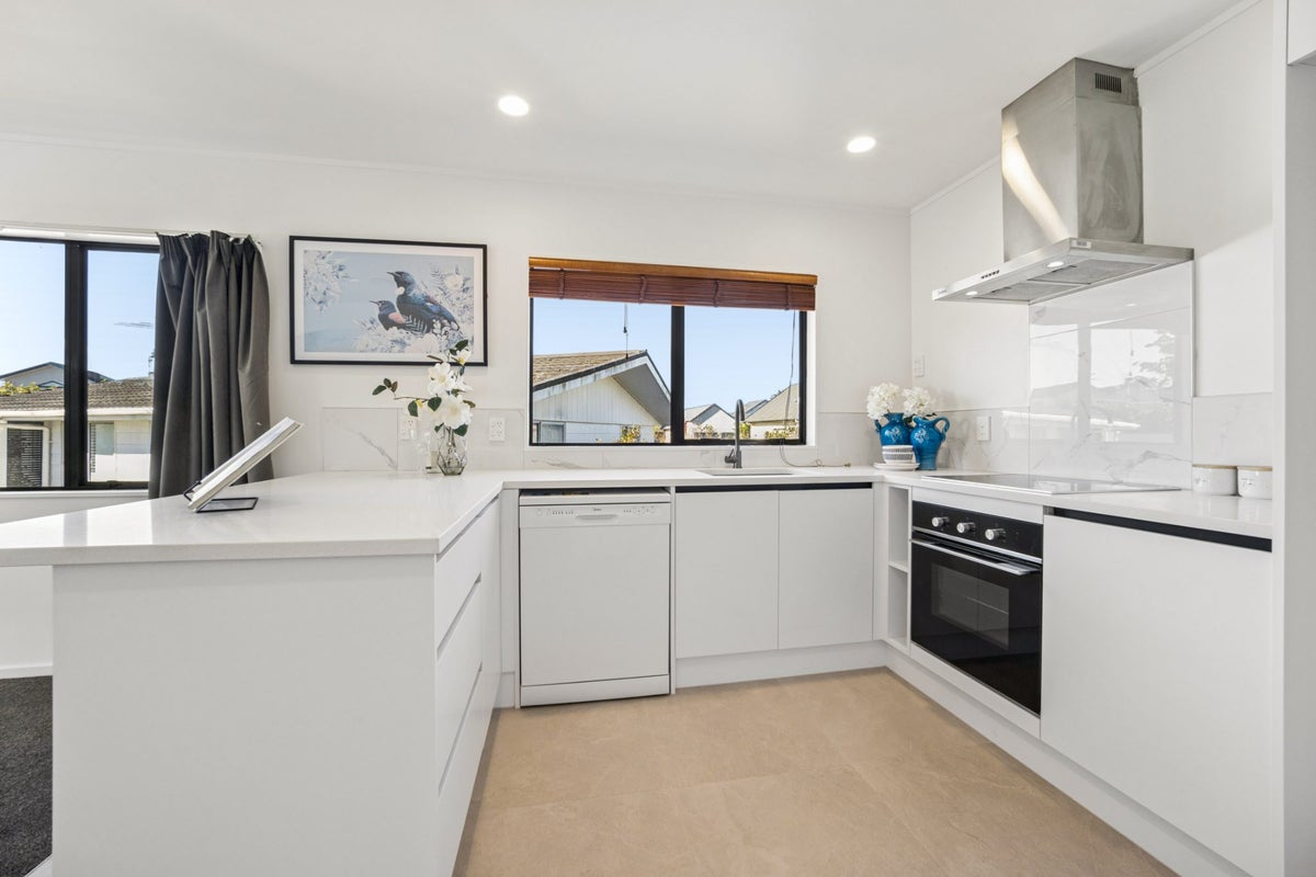 20A Glynnbrooke Street, Te Atatu South, Auckland - Carousel 2