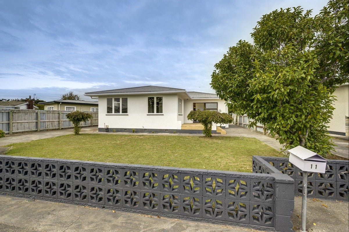 11 Kelvin Road, Maraenui, Napier - Carousel 17