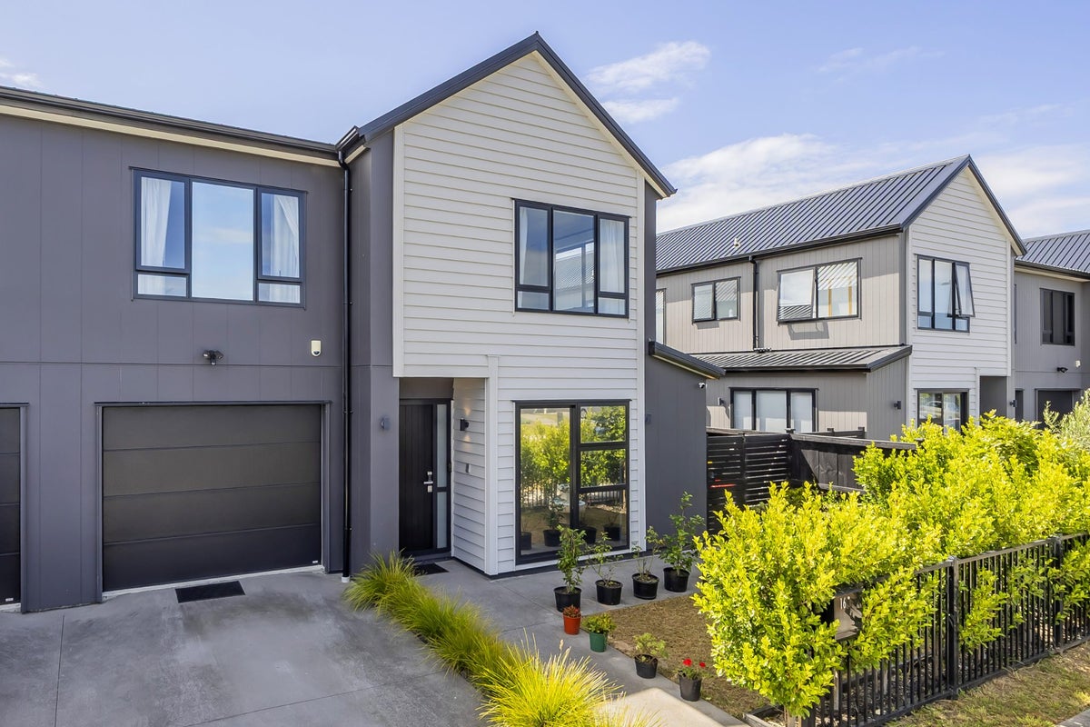 16 Cara Avenue, Kumeu - Carousel 2