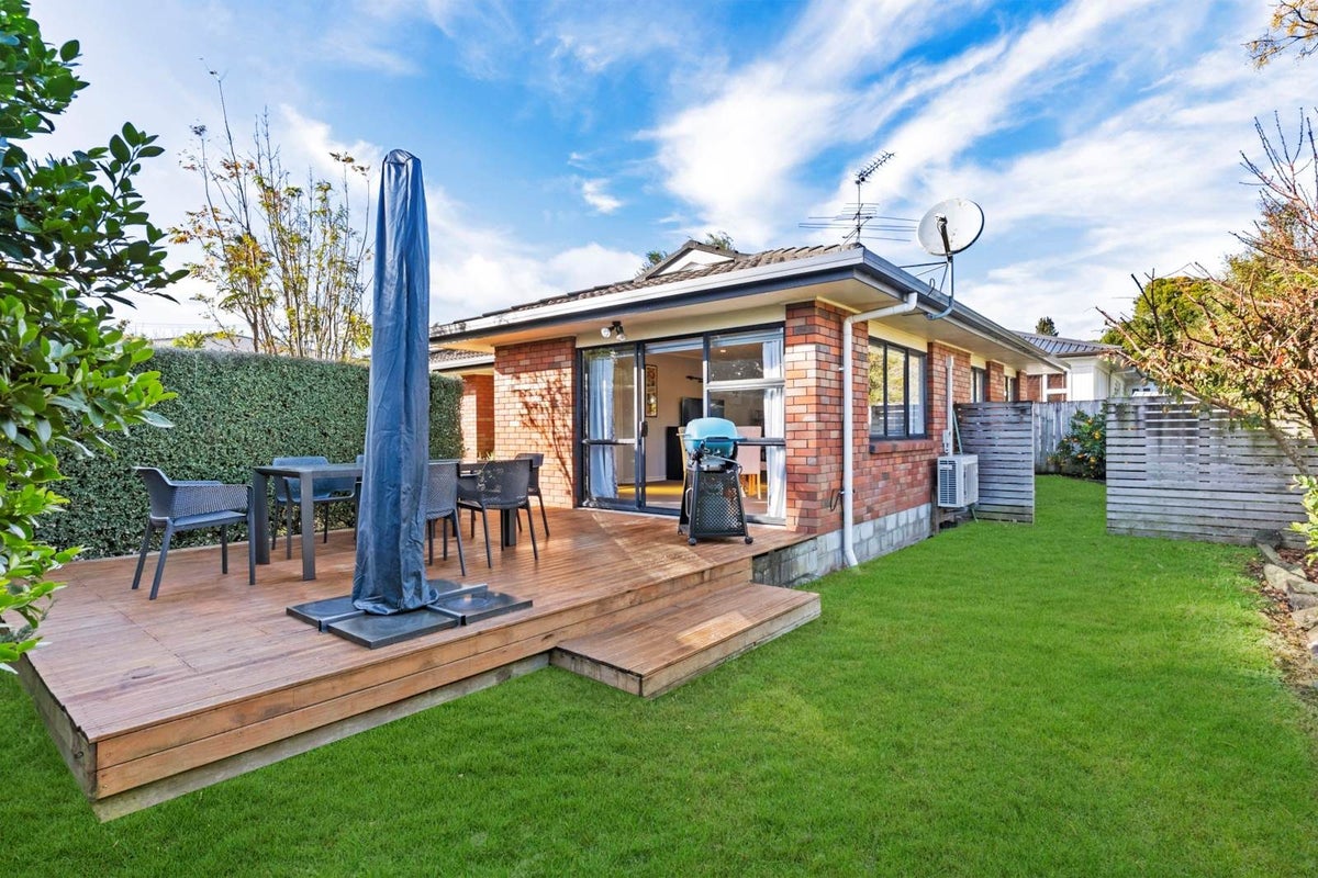 2/52 Shirley Avenue, Papakura, Papakura - Carousel 1
