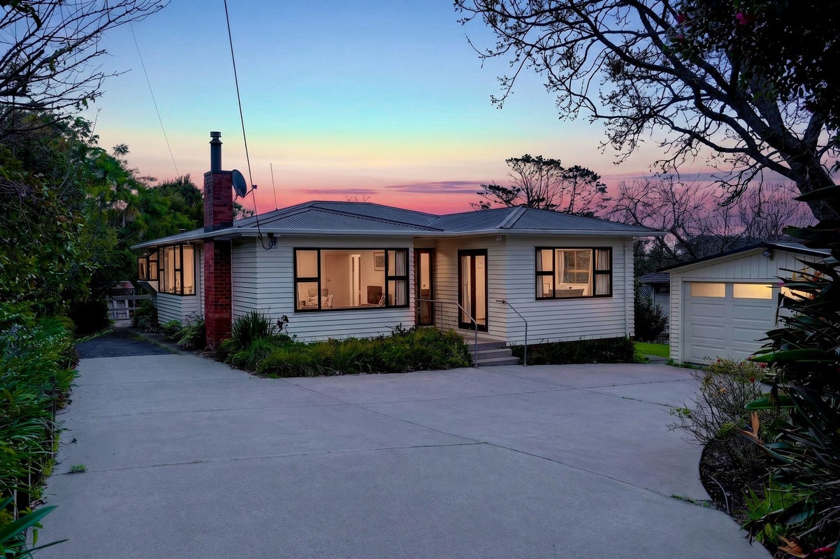35 Kia Ora Road, Beach Haven, Auckland - Carousel 1
