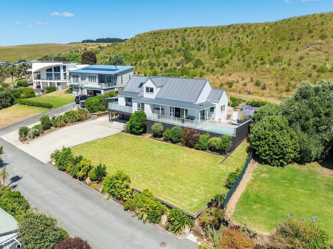 11 Palm Parade, Riversdale Beach, Masterton - Carousel 20