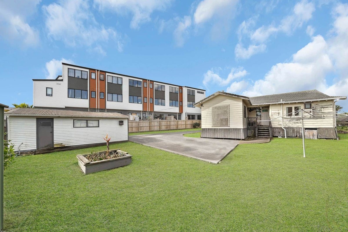 2083 Great North Road, Avondale, Auckland - Carousel 1